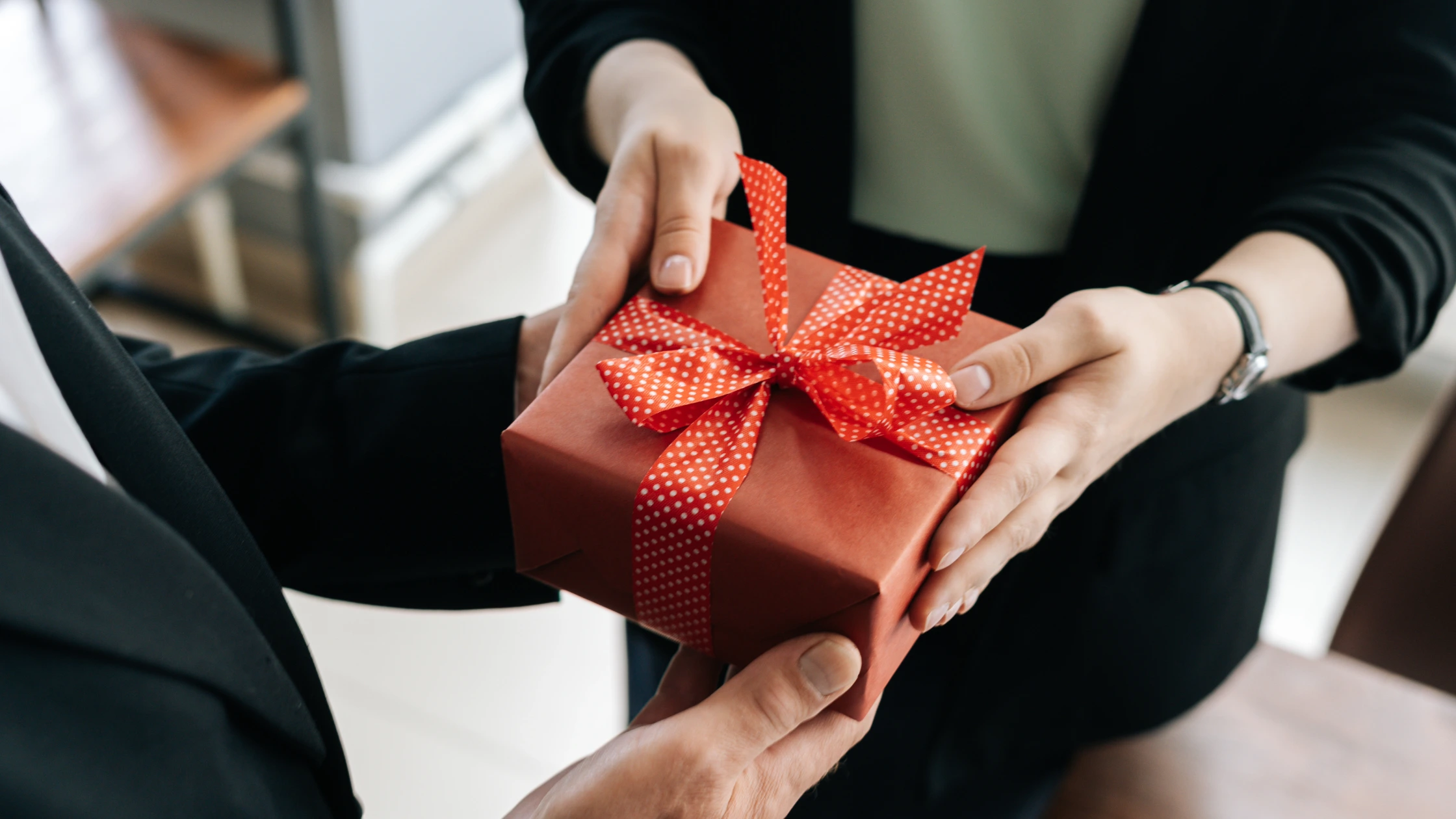 You are currently viewing The Psychology of Gifting in Business: Why Thoughtfulness Always Wins